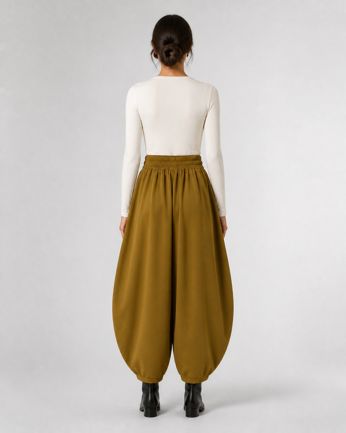Pantalón Harem de Cintura Elástica · ocre · modelo de espalda