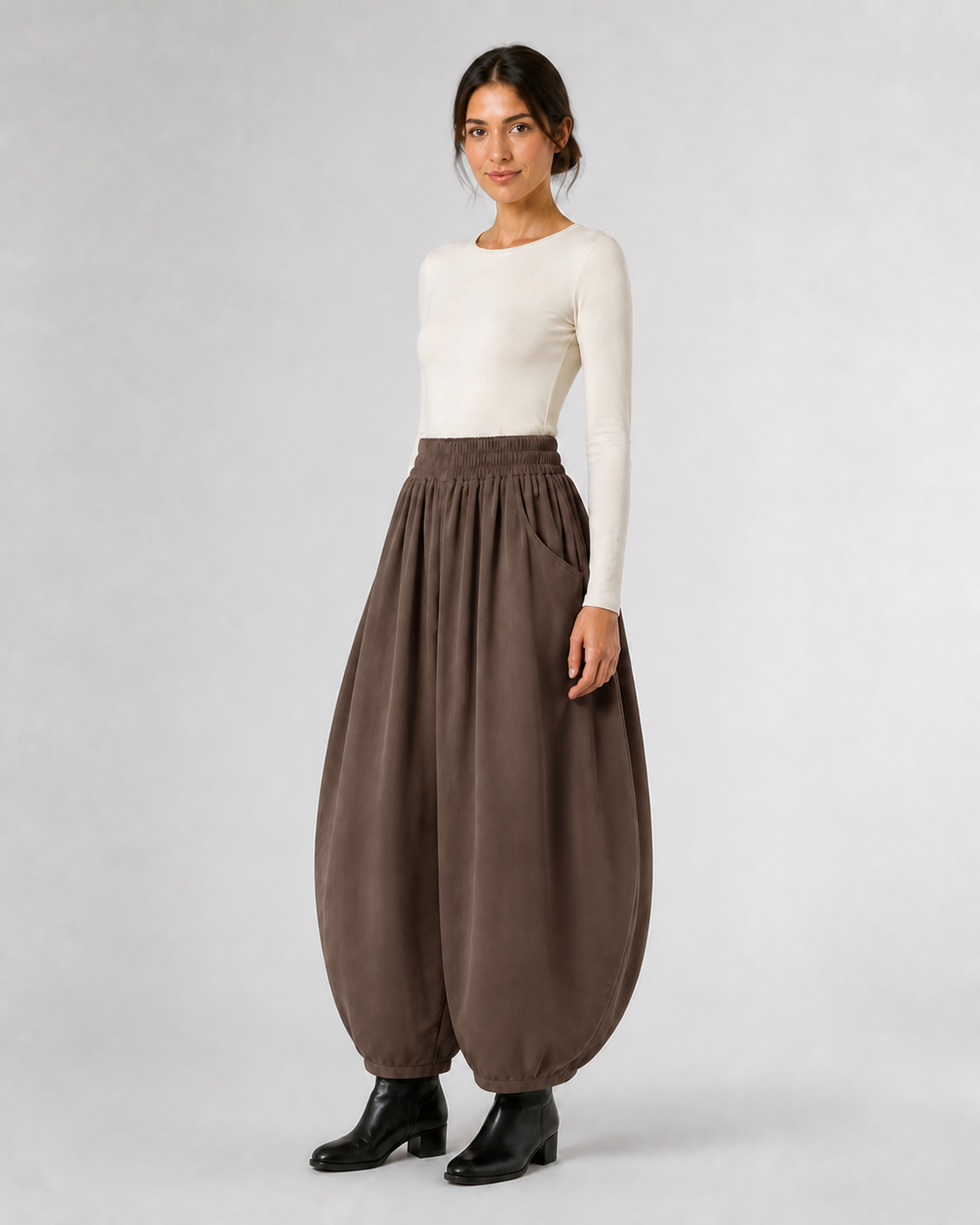 Pantalón Harem de Cintura Elástica · taupe · modelo a 45 grados