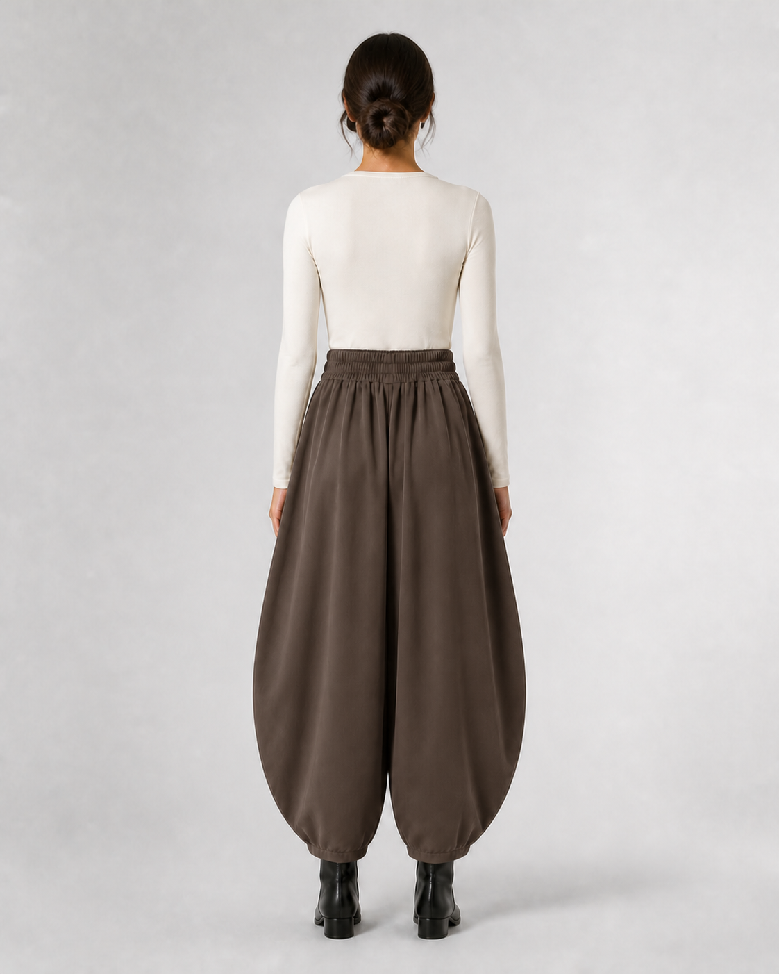 Pantalón Harem de Cintura Elástica · taupe · modelo de espalda