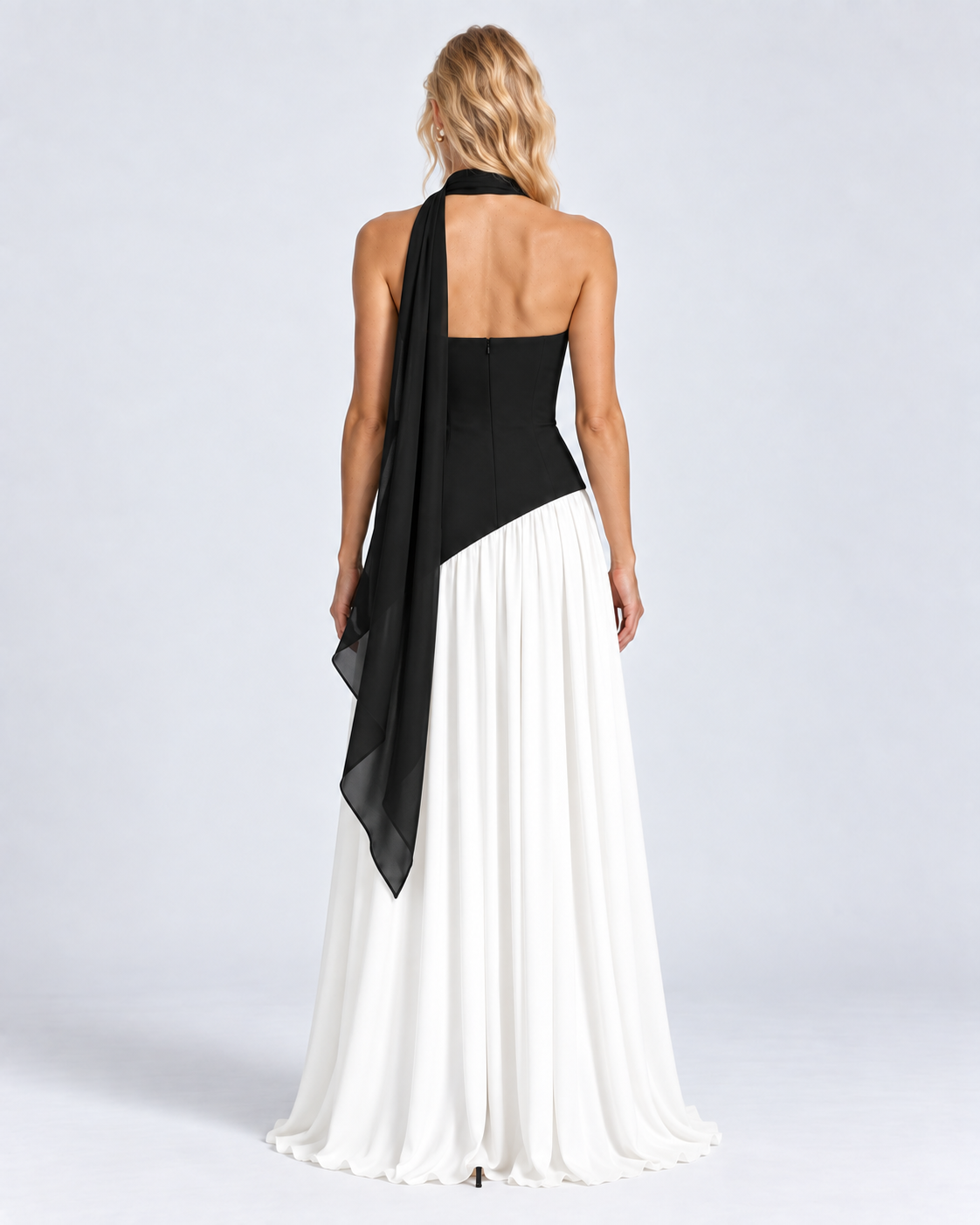 Vestido Siena Drape negro y blanco — modelo de espalda