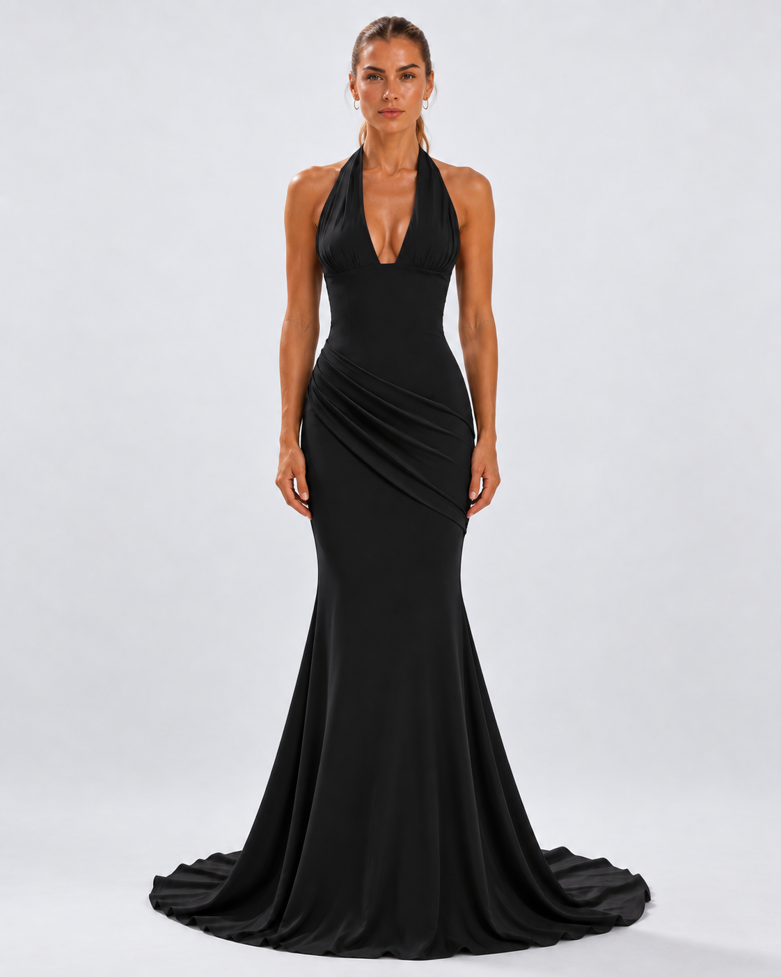 Vestido Sienna Halter negro con modelo 5 — vista frontal