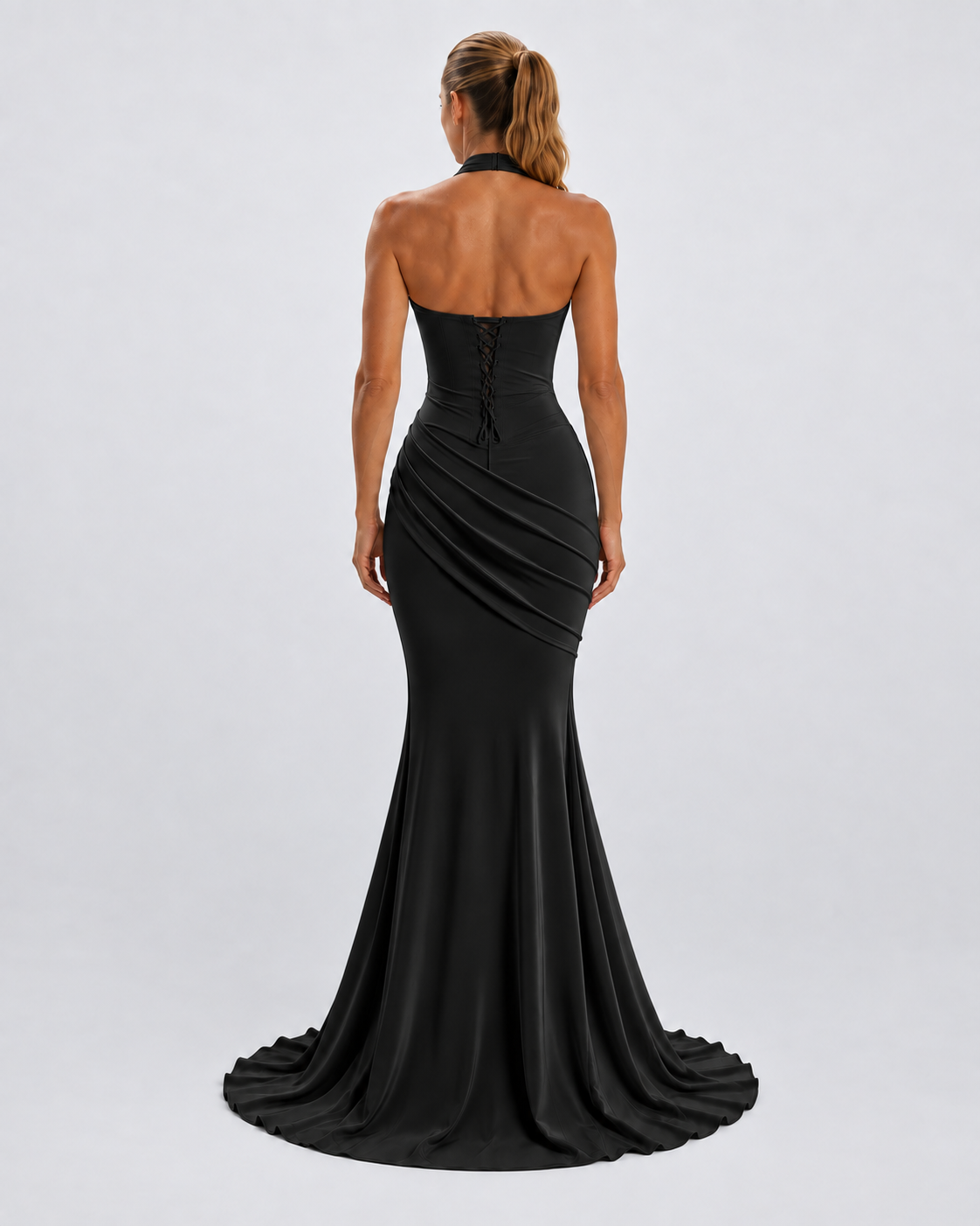 Vestido Sienna Halter negro con modelo — espalda